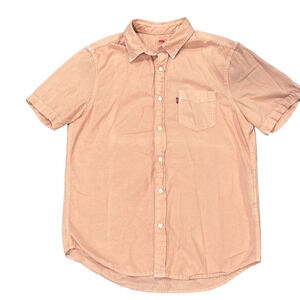 Levi’s standard button up shirt sleeve in light peach - M